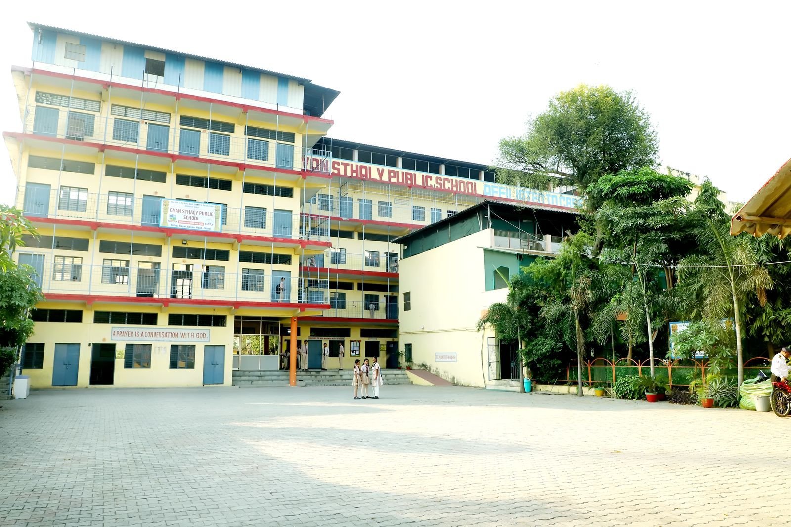 images/slider/campus-6.jpg